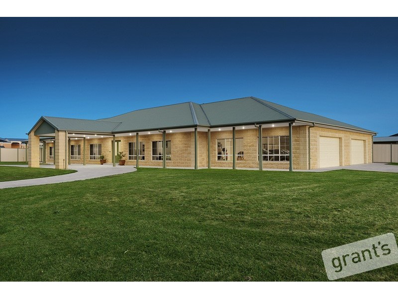 9-11 Leech Court, Narre Warren North VIC 3804