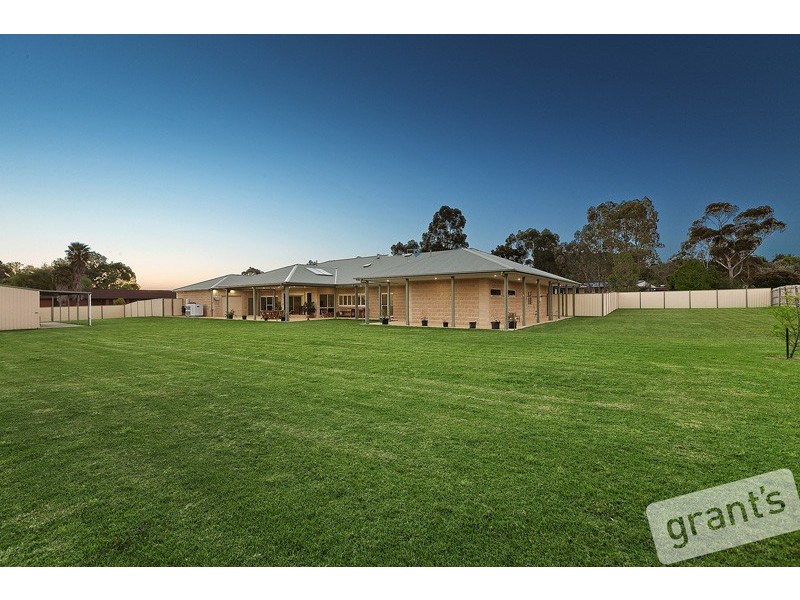 9-11 Leech Court, Narre Warren North VIC 3804