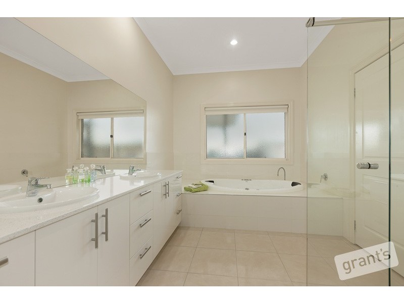 9-11 Leech Court, Narre Warren North VIC 3804