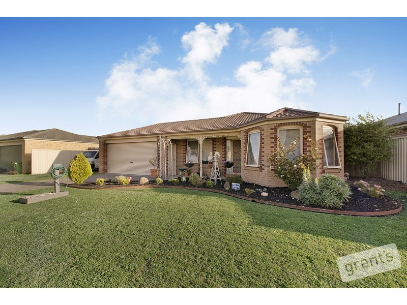 13 Wonboyn Close, Pakenham VIC 3810