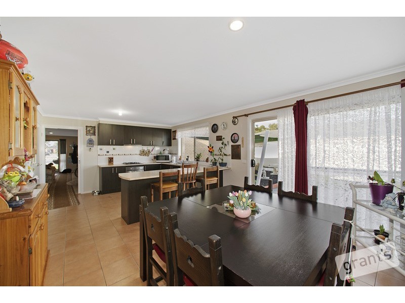 13 Wonboyn Close, Pakenham VIC 3810