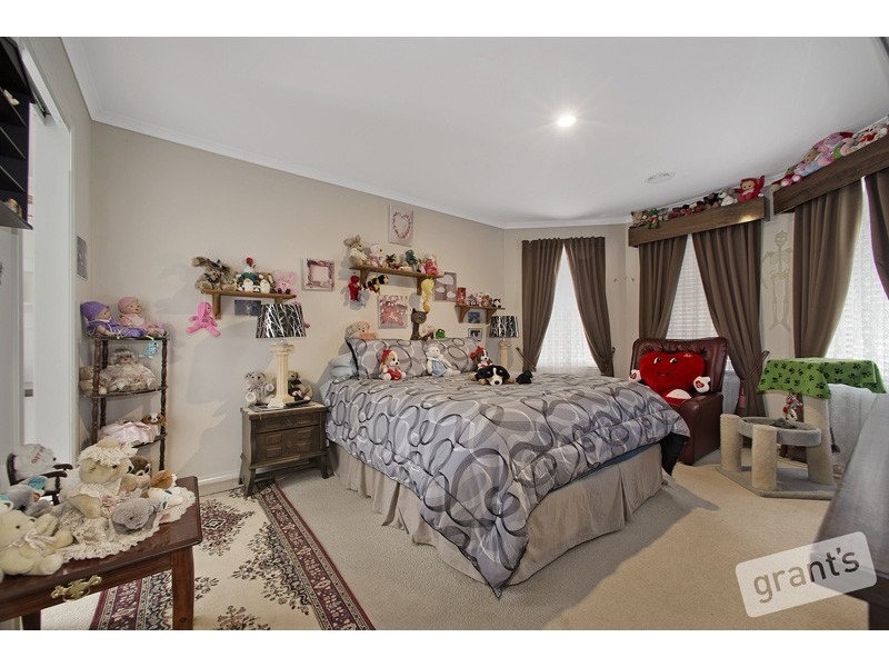 13 Wonboyn Close, Pakenham VIC 3810