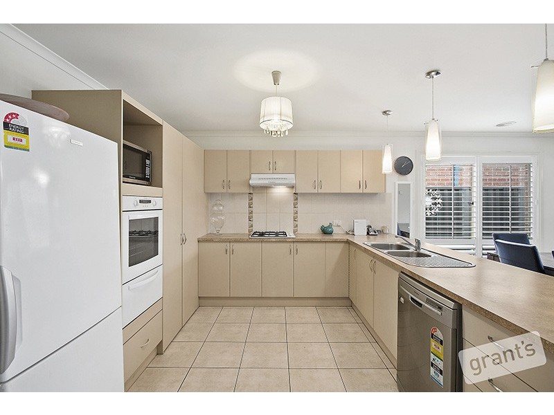 27 Grand Central Boulevard, Pakenham VIC 3810