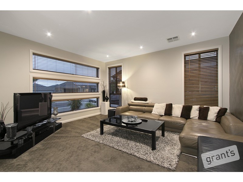 12 Cormorant Parade, Pakenham VIC 3810