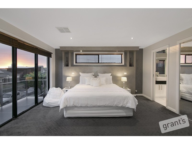 12 Cormorant Parade, Pakenham VIC 3810