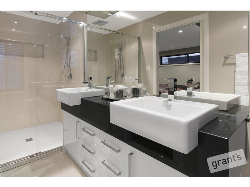 12 Cormorant Parade, Pakenham VIC 3810