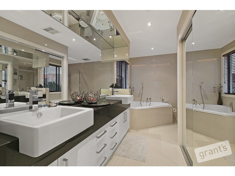 12 Cormorant Parade, Pakenham VIC 3810