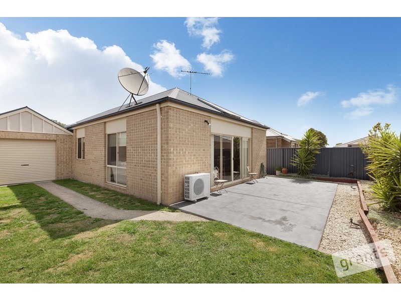 15 Kingsdale Crescent, Pakenham VIC 3810