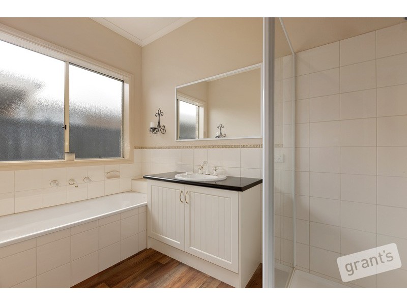 15 Kingsdale Crescent, Pakenham VIC 3810