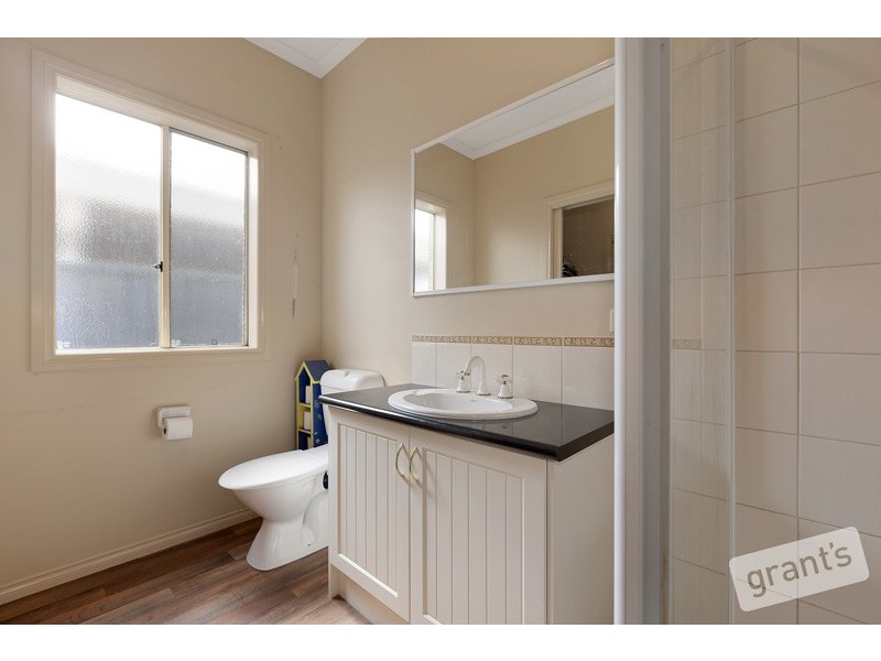 15 Kingsdale Crescent, Pakenham VIC 3810