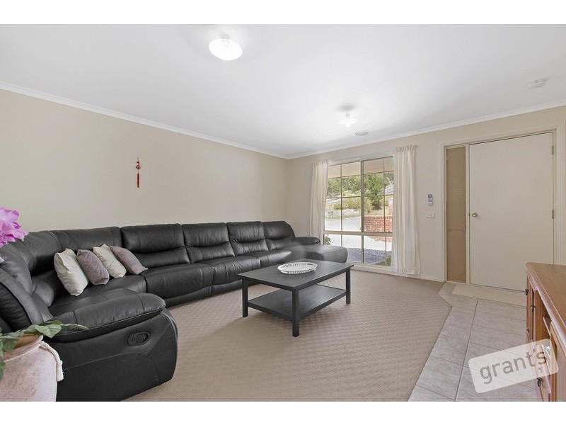 6 Johnsons Place, Pakenham VIC 3810