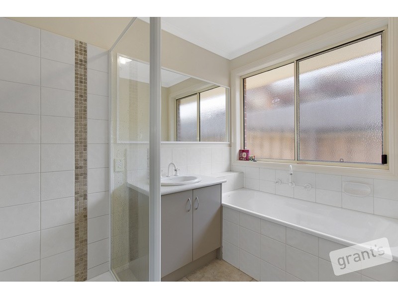 6 Johnsons Place, Pakenham VIC 3810