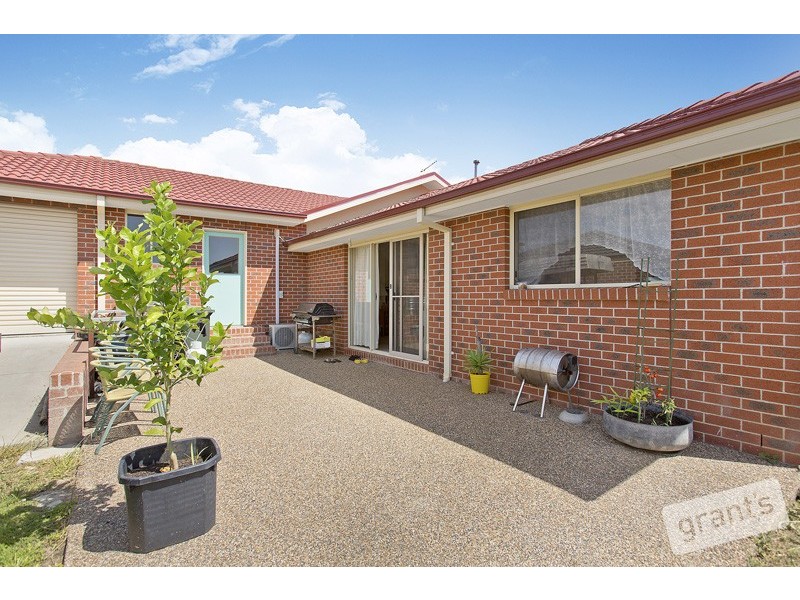 6 Johnsons Place, Pakenham VIC 3810