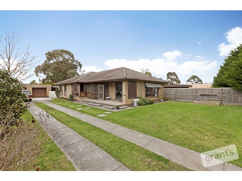 8 Carlyle Street, Pakenham VIC 3810