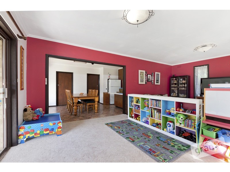 8 Carlyle Street, Pakenham VIC 3810