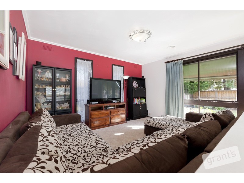 8 Carlyle Street, Pakenham VIC 3810