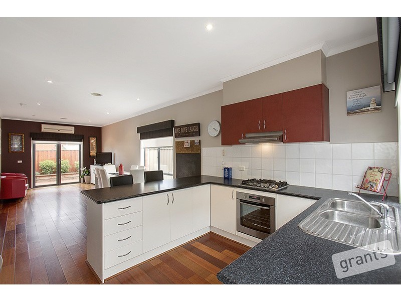15 Honeysuckle Close, Pakenham VIC 3810