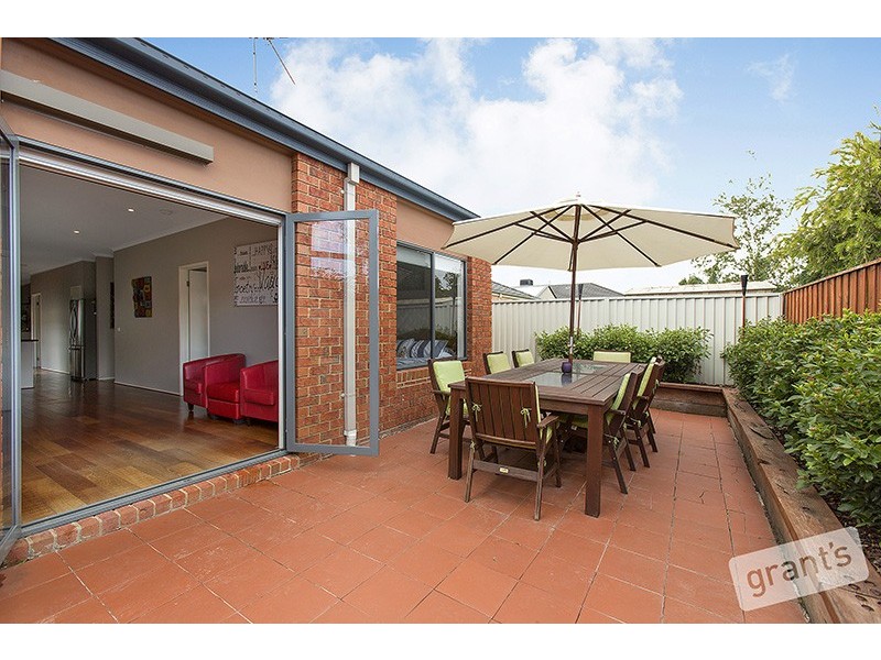 15 Honeysuckle Close, Pakenham VIC 3810