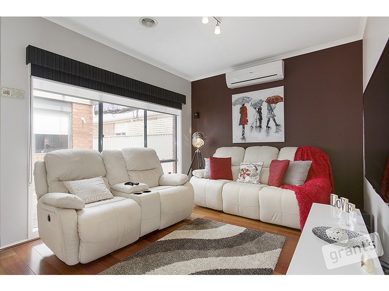 15 Honeysuckle Close, Pakenham VIC 3810