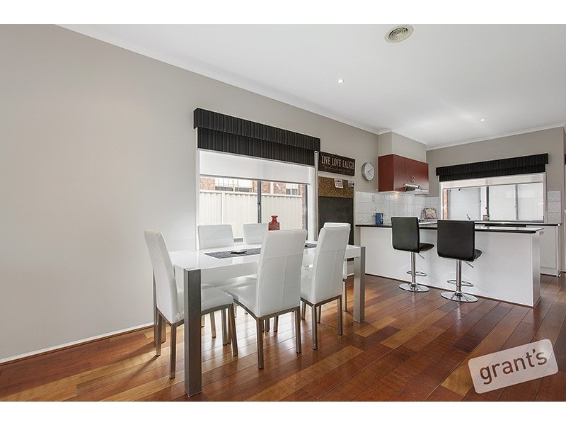 15 Honeysuckle Close, Pakenham VIC 3810
