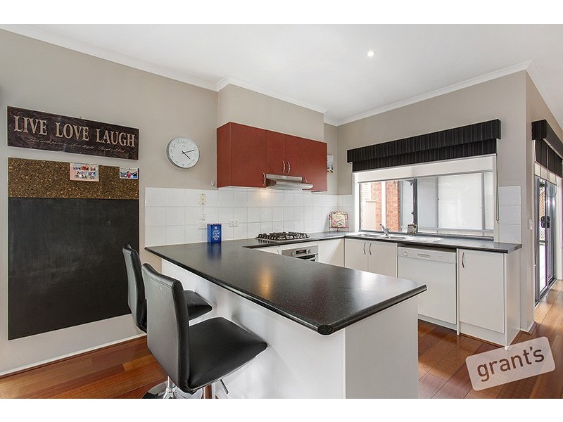 15 Honeysuckle Close, Pakenham VIC 3810