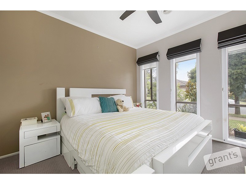 15 Honeysuckle Close, Pakenham VIC 3810