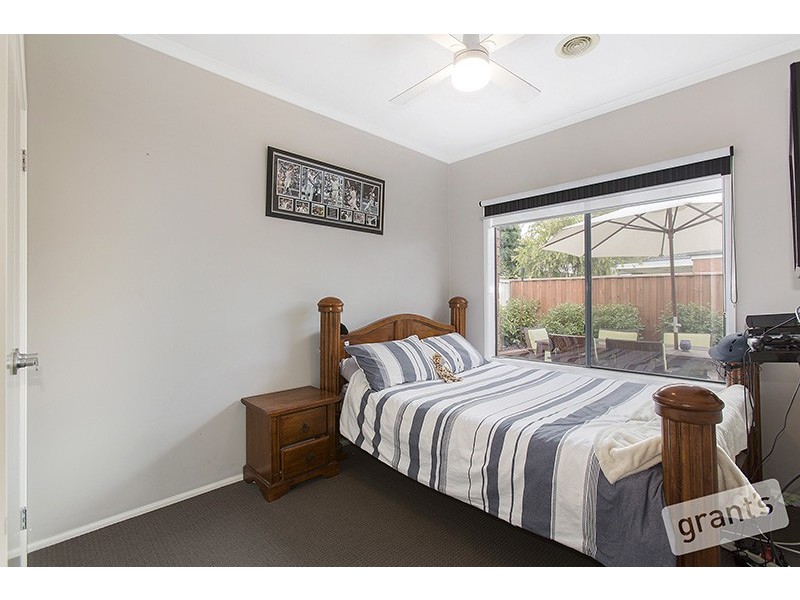 15 Honeysuckle Close, Pakenham VIC 3810