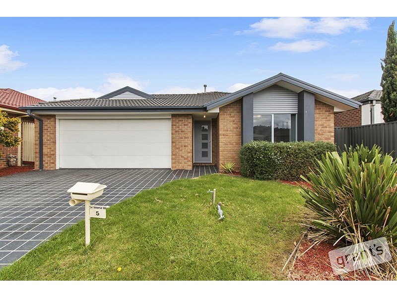 5 Persimmon Lane, Pakenham VIC 3810
