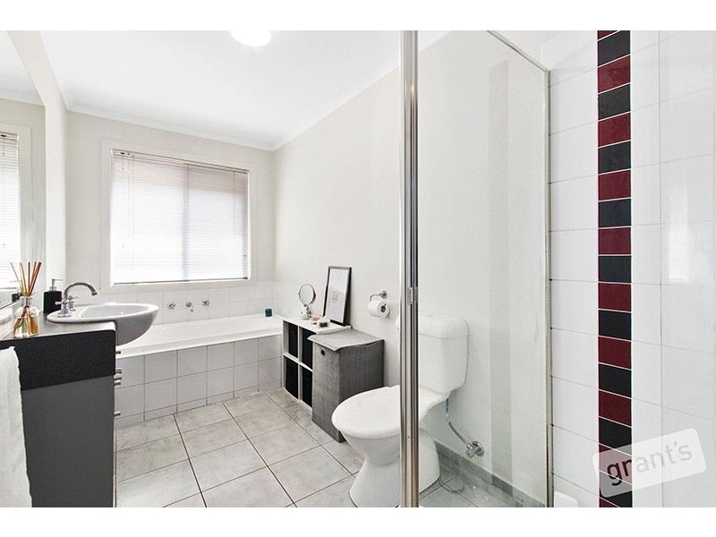 5 Persimmon Lane, Pakenham VIC 3810