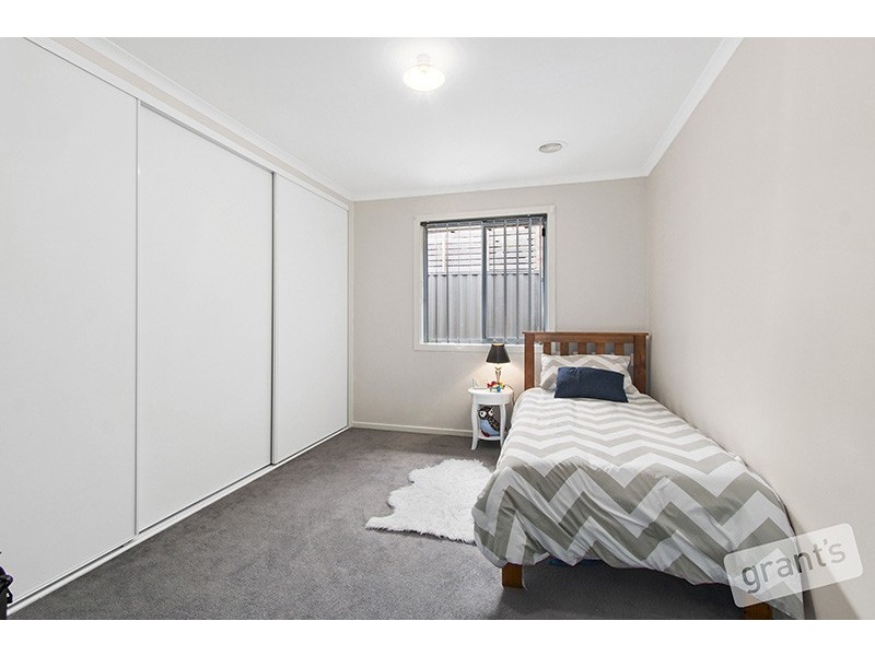 5 Persimmon Lane, Pakenham VIC 3810