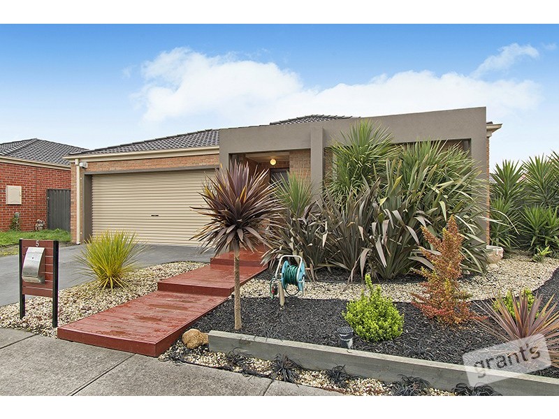 5 Macadamia Street, Pakenham VIC 3810