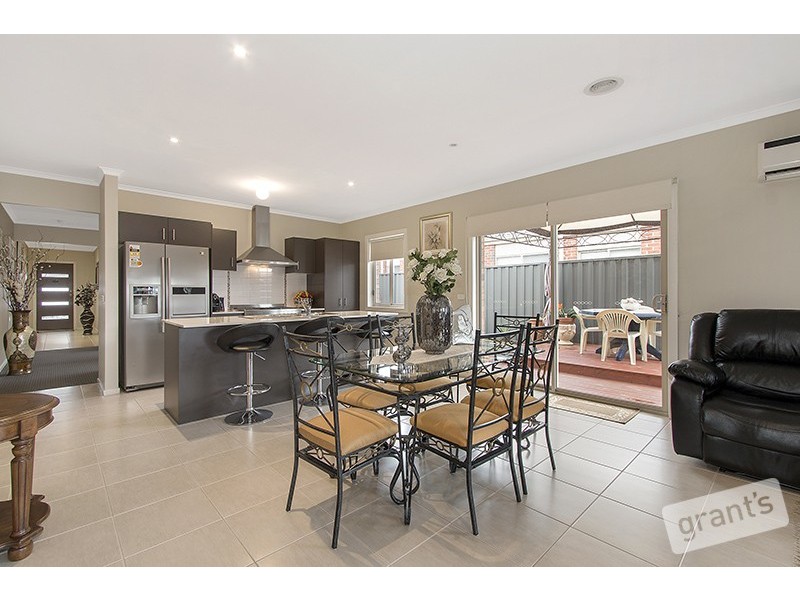 5 Macadamia Street, Pakenham VIC 3810