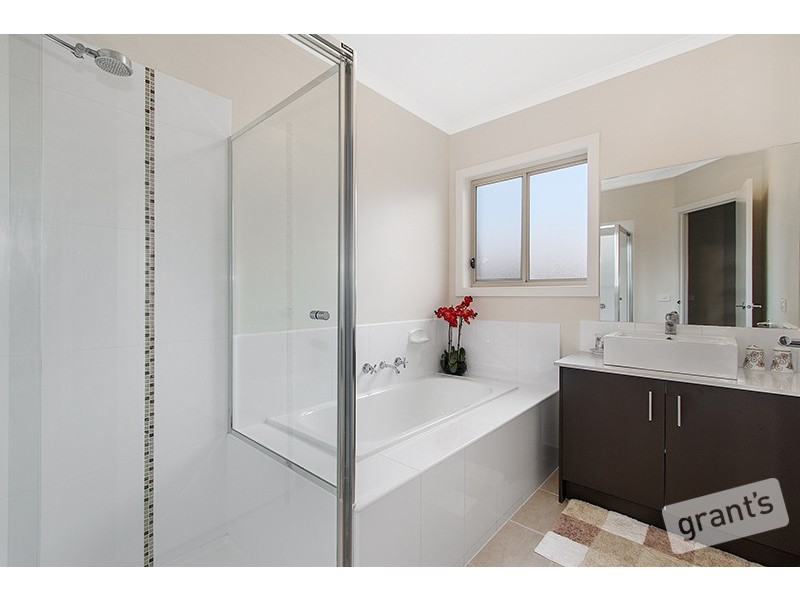 5 Macadamia Street, Pakenham VIC 3810