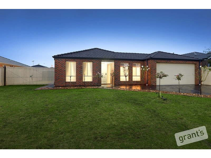 12 Viola Avenue, Pakenham VIC 3810