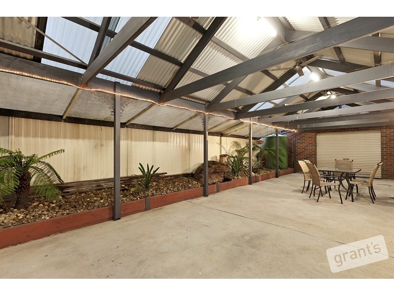 12 Viola Avenue, Pakenham VIC 3810