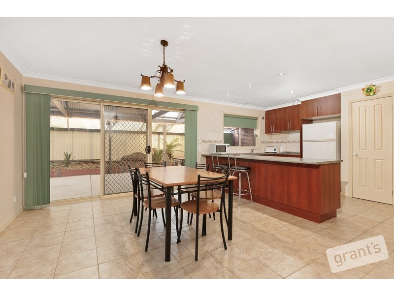 12 Viola Avenue, Pakenham VIC 3810