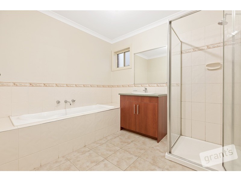 12 Viola Avenue, Pakenham VIC 3810