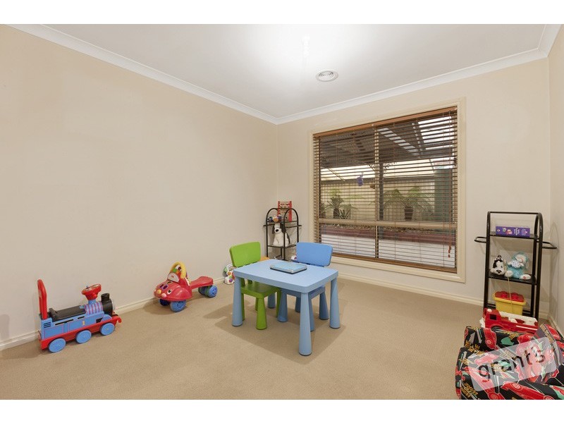 12 Viola Avenue, Pakenham VIC 3810