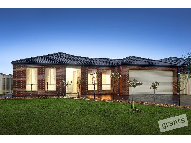 12 Viola Avenue, Pakenham VIC 3810