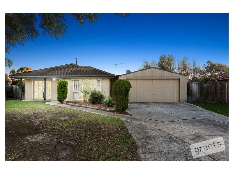 13 Cyprus Place, Pakenham VIC 3810