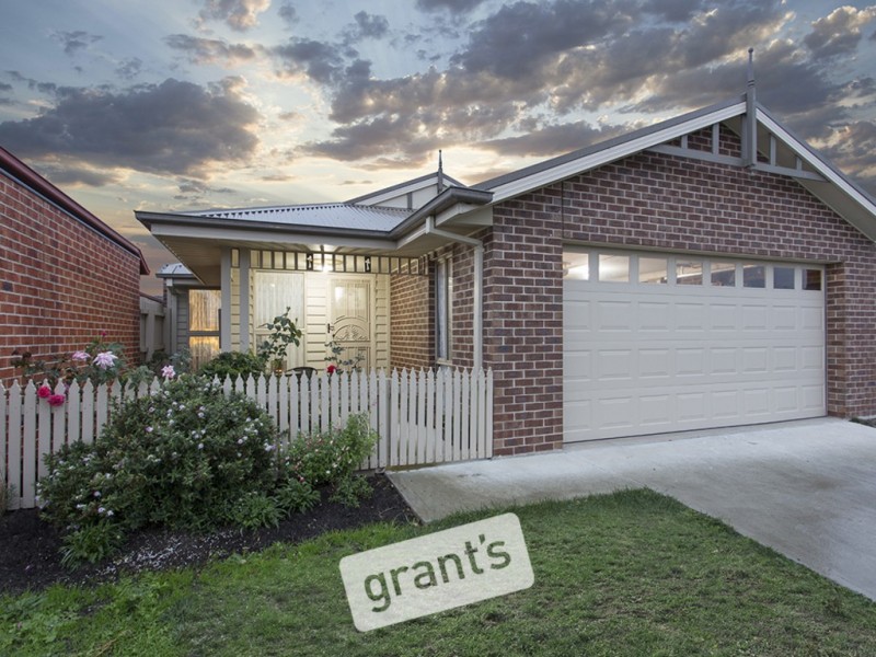 18 Discovery Street, Pakenham VIC 3810