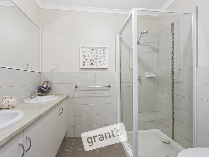 18 Discovery Street, Pakenham VIC 3810