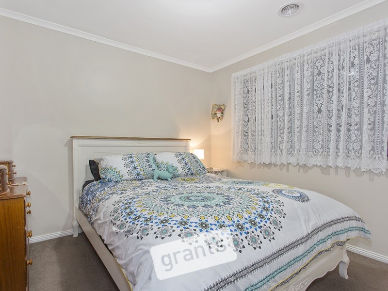 18 Discovery Street, Pakenham VIC 3810