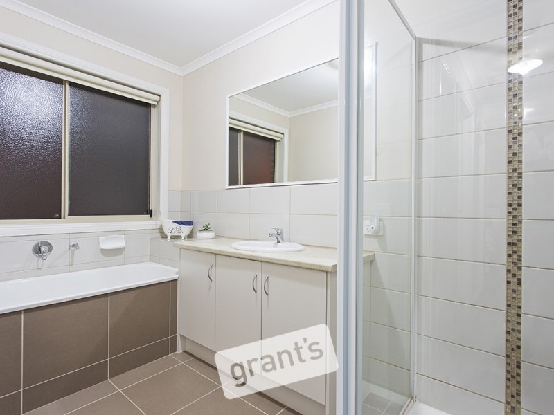 18 Discovery Street, Pakenham VIC 3810