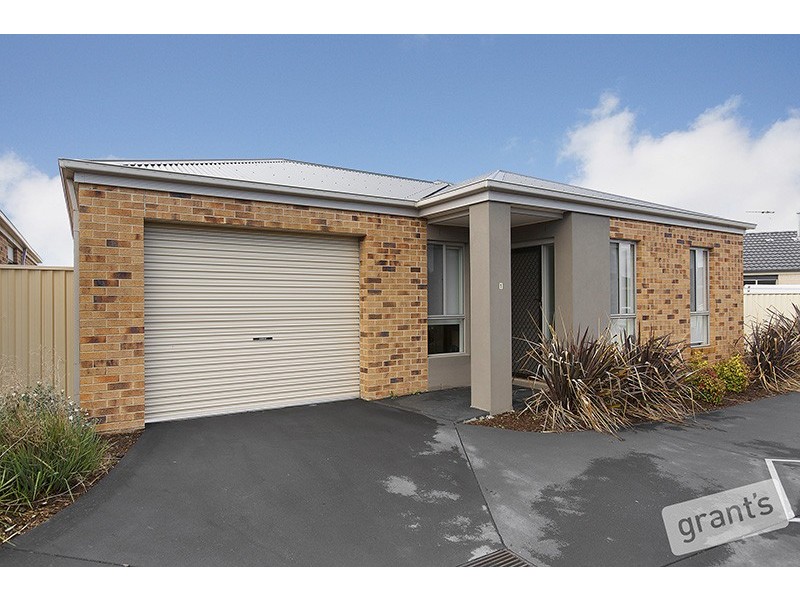 1 / 10 Azure Court, Pakenham VIC 3810
