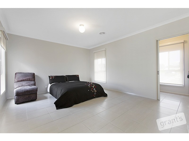 1 / 10 Azure Court, Pakenham VIC 3810