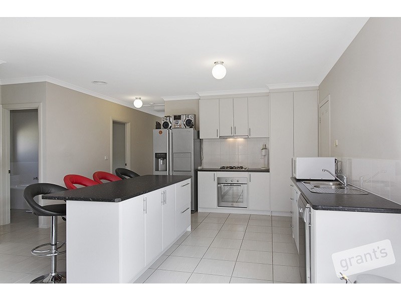 1 / 10 Azure Court, Pakenham VIC 3810