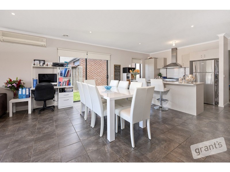 34 Freeman Drive, Pakenham VIC 3810