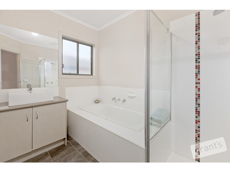 34 Freeman Drive, Pakenham VIC 3810