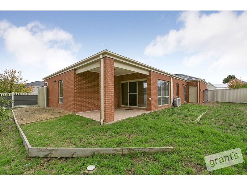 8 Murchison Link, Pakenham VIC 3810